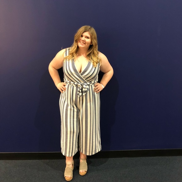 Super Flattering Blue and White Striped Jumpsuit - Picture 3 of 3